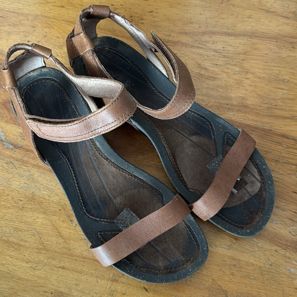 Teva Brown Leather Wedge Sandals W7.5 - Picture 5 of 7